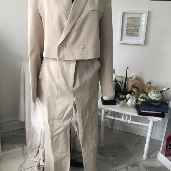 NWT Spring 2024 Designer  Beige Linen Suit - Picture 2 of 6